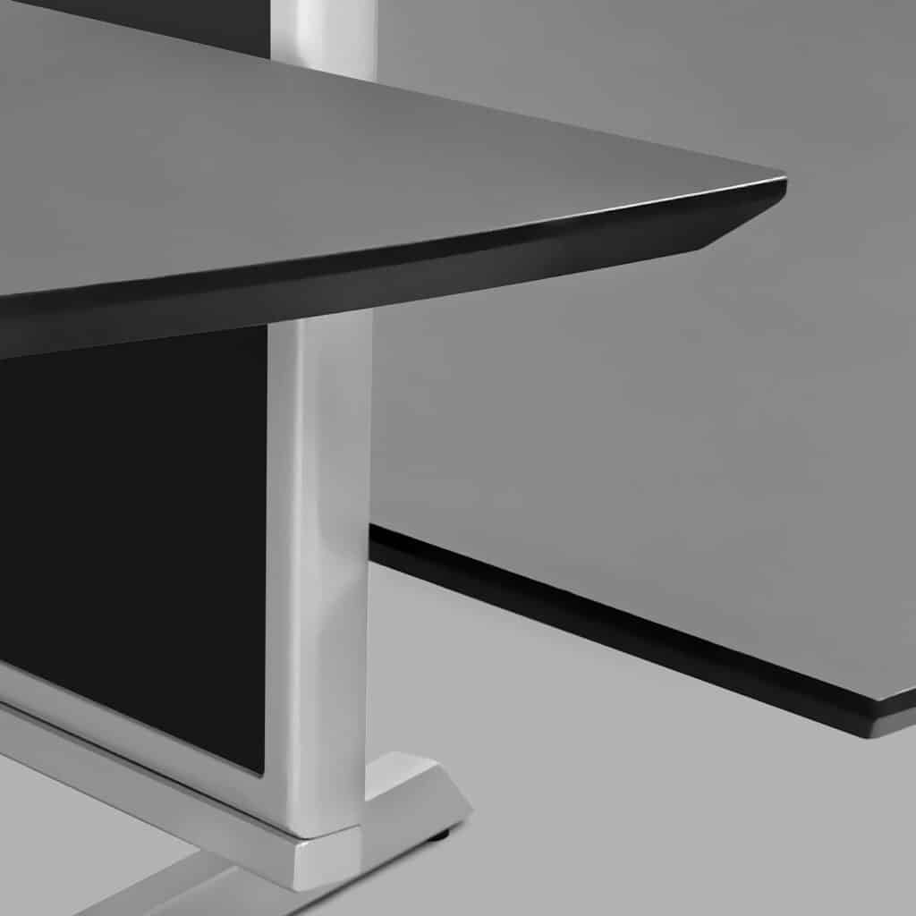 Fagerlund Stålmontage tilbyder et enkelt og funktionelt design udført i materialer af højeste kvalitet. Dansk designet og produceret kontorborde, arbejdsborde og pusleborde.